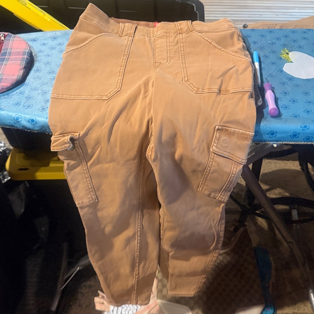 Spanx cargo pants. No stains r rips. Size is XL Fits like a large or even medium - Picture 2 of 4